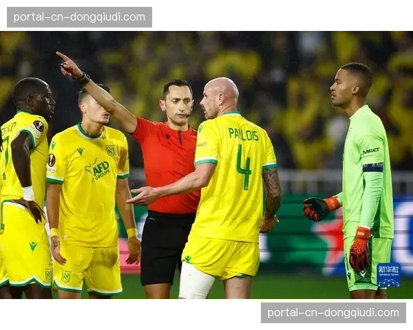 特写：南特老将帕洛瓦任意球中柱，抱头长叹